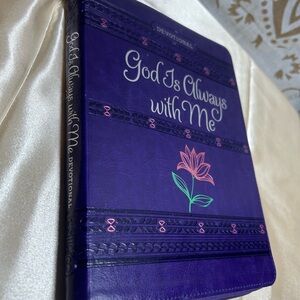 Devotional Book - God is always with me